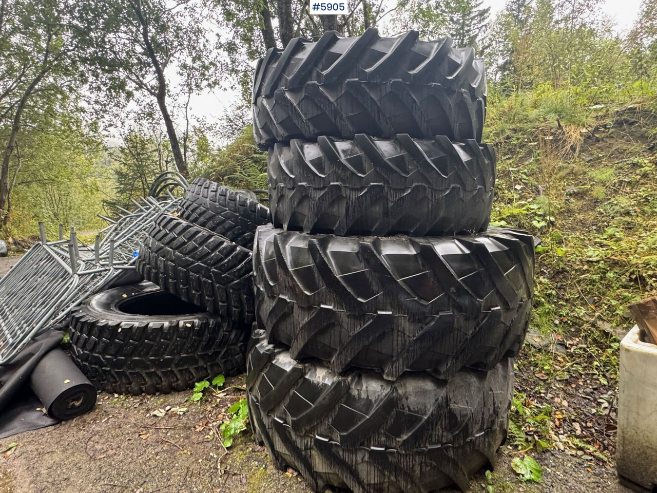 8 pcs Nokian TRI 2 tires. 4 pcs on rims! - Komplettrad für Baumaschine: das Bild 2 8 pcs Nokian TRI 2 tires. 4 pcs on rims! - Komplettrad für Baumaschine: das Bild 2
