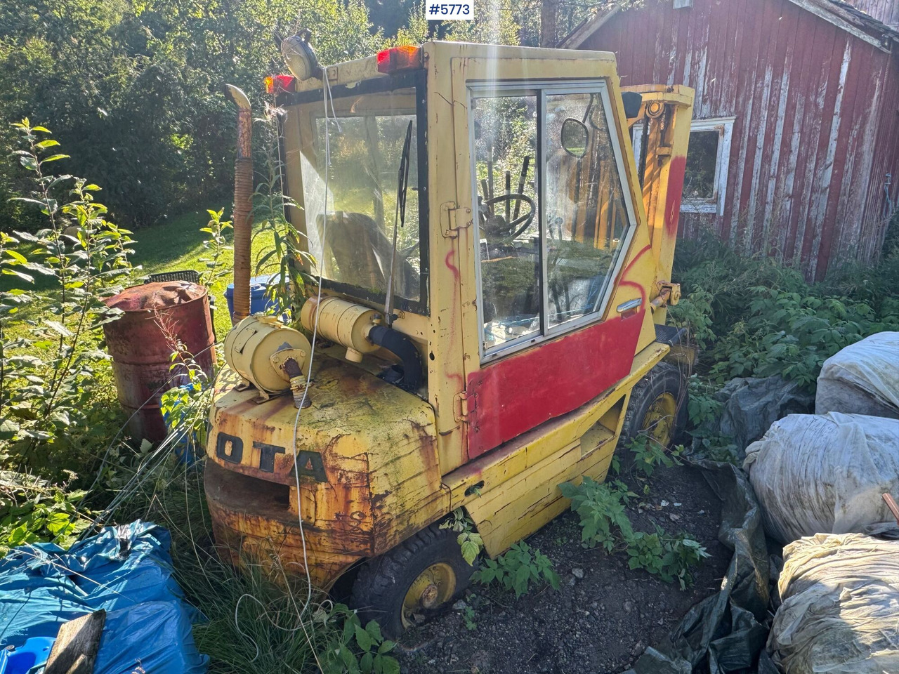 Toyota 02-3FD25 Truck. Repair object - Gabelstapler: das Bild 3 Toyota 02-3FD25 Truck. Repair object - Gabelstapler: das Bild 3