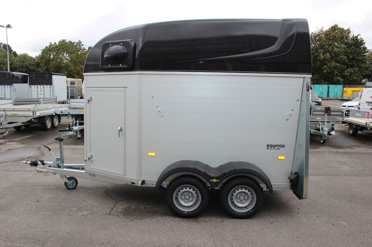 Humbaur Equitos Alu Plus 2400 Pferdeanhänger Sattelkamme - Tiertransporter Anhänger: das Bild 5 Humbaur Equitos Alu Plus 2400 Pferdeanhänger Sattelkamme - Tiertransporter Anhänger: das Bild 5