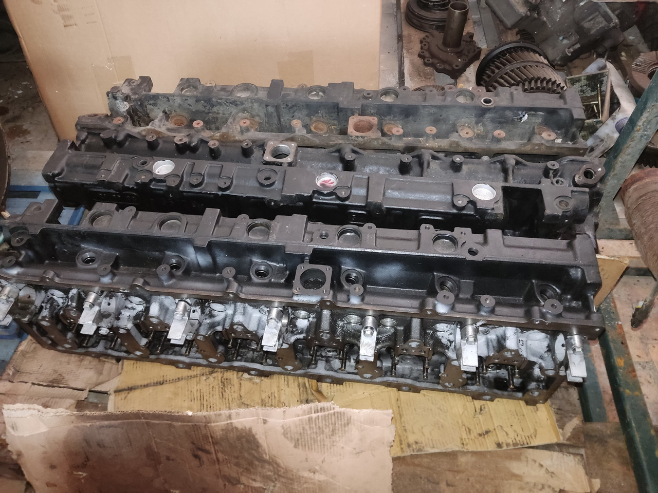 MAN Cylinder head D2066 D2676 - Zylinderkopf: das Bild 1 MAN Cylinder head D2066 D2676 - Zylinderkopf: das Bild 1