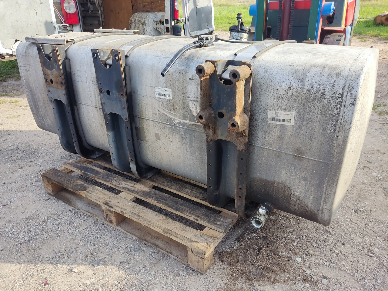 MAN TGA TGX fuel tank 910L - Kraftstofftank: das Bild 2 MAN TGA TGX fuel tank 910L - Kraftstofftank: das Bild 2