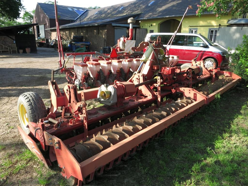 Lely 600-55 - Kreiselegge: das Bild 3 Lely 600-55 - Kreiselegge: das Bild 3