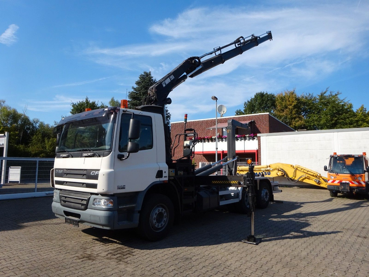 DAF 28-250 CF Abroller + HIA B195-3 Kran - Abrollkipper, Autokran: das Bild 3 DAF 28-250 CF Abroller + HIA B195-3 Kran - Abrollkipper, Autokran: das Bild 3