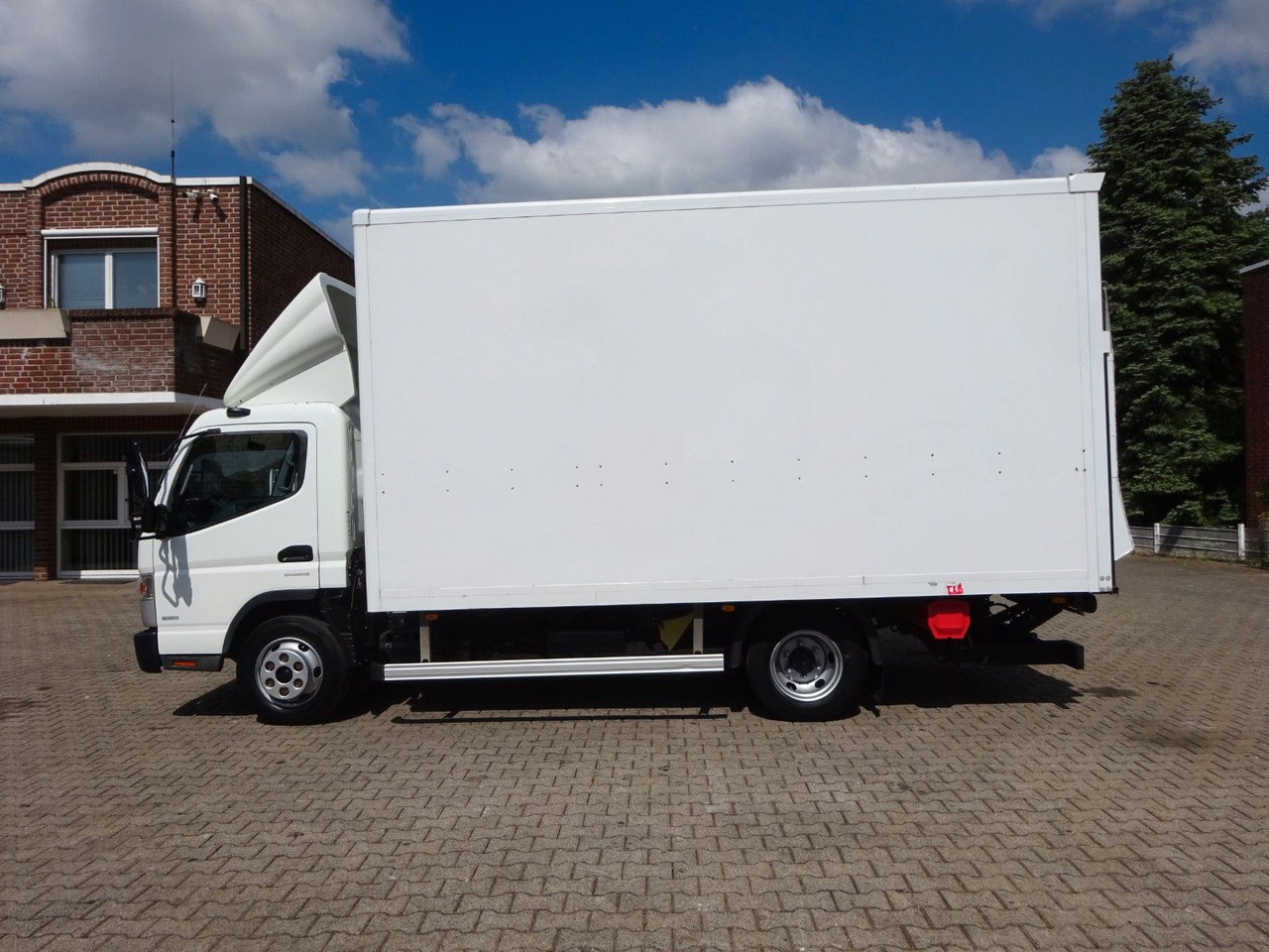 FUSO Canter 7C18 + LBW 4x2 - Koffer Transporter: das Bild 3 FUSO Canter 7C18 + LBW 4x2 - Koffer Transporter: das Bild 3