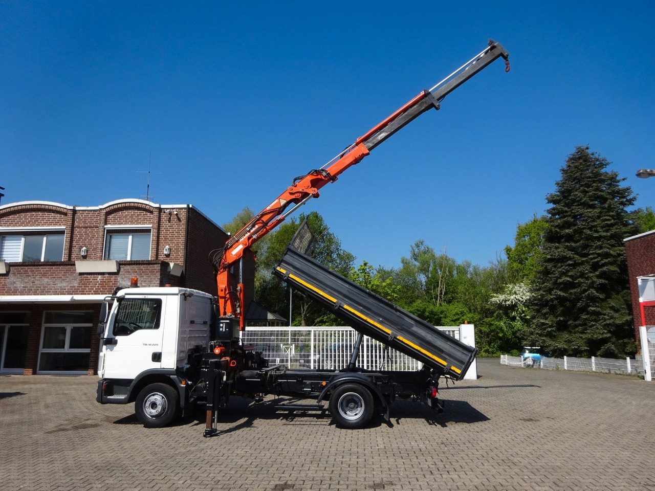 MAN 12.220 TGS + Atlas 85.2 Kran 4x2 - Kipper, Autokran: das Bild 3 MAN 12.220 TGS + Atlas 85.2 Kran 4x2 - Kipper, Autokran: das Bild 3