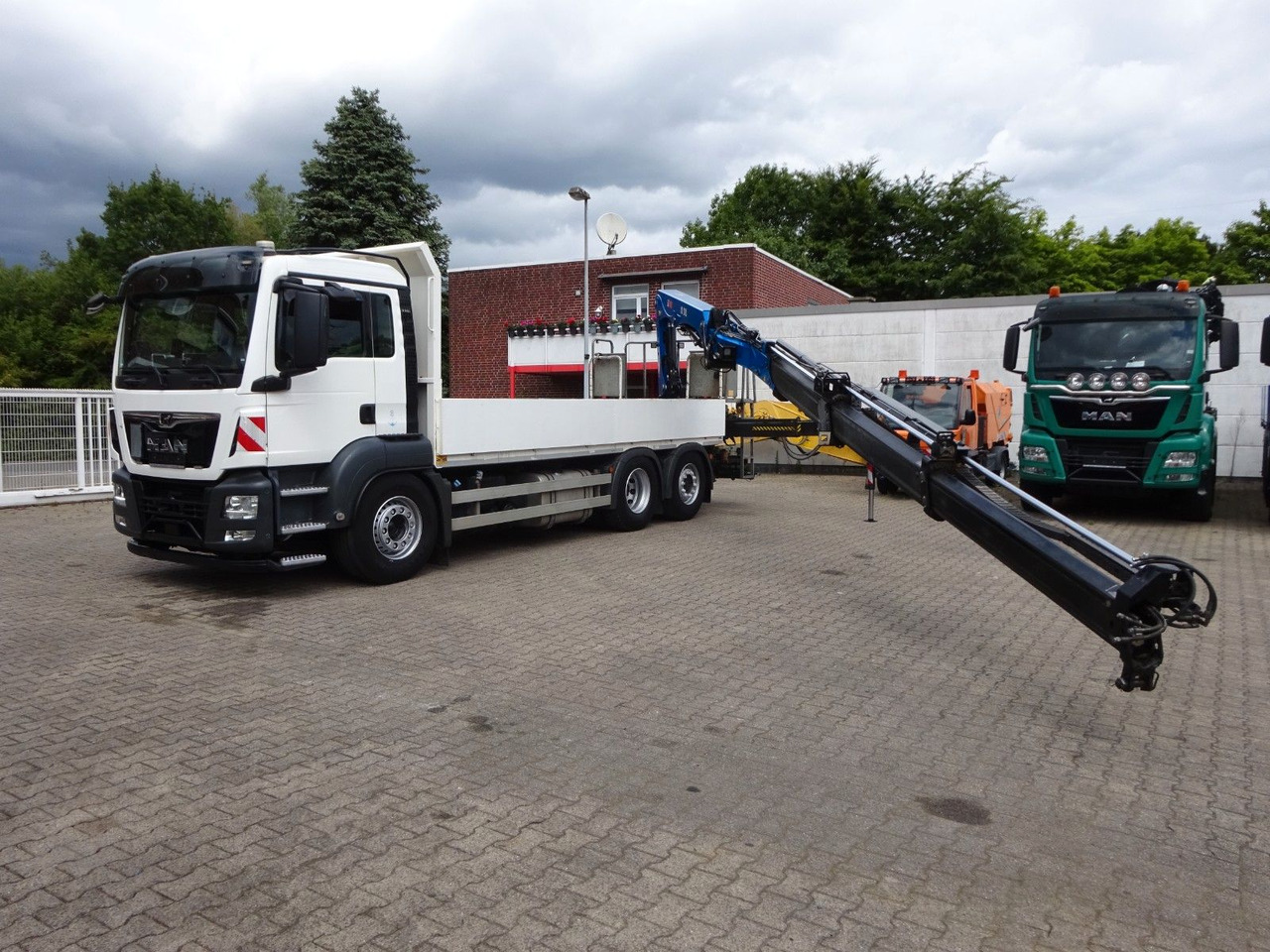 MAN 26.420 TGS Pritsche + HIAB 211 HIPRO Kran - Pritsche LKW, Autokran: das Bild 5 MAN 26.420 TGS Pritsche + HIAB 211 HIPRO Kran - Pritsche LKW, Autokran: das Bild 5