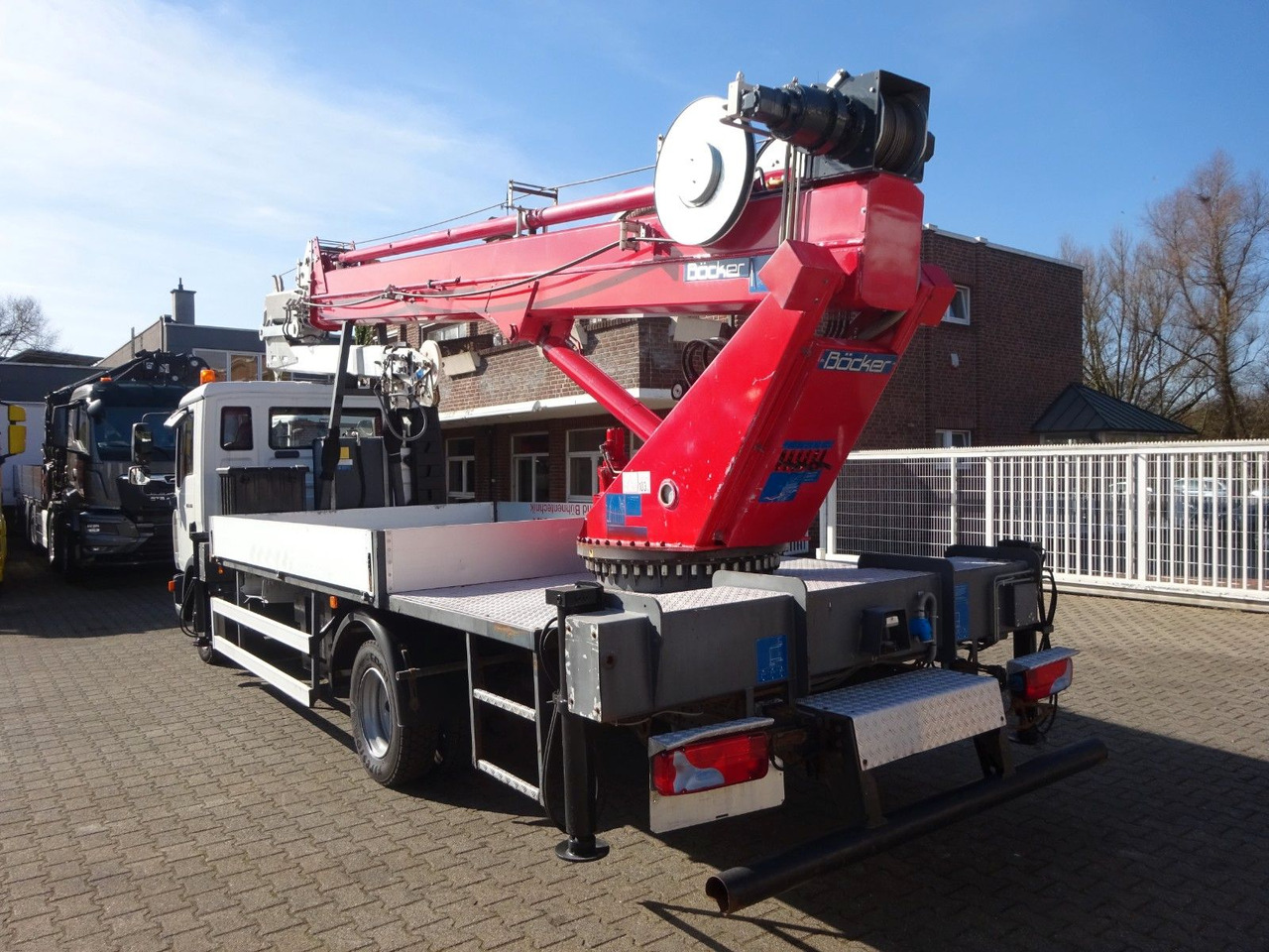 MAN 8.180 TGL + Böcker AK 32 Meter Dachdeckerkran - Autokran: das Bild 4 MAN 8.180 TGL + Böcker AK 32 Meter Dachdeckerkran - Autokran: das Bild 4