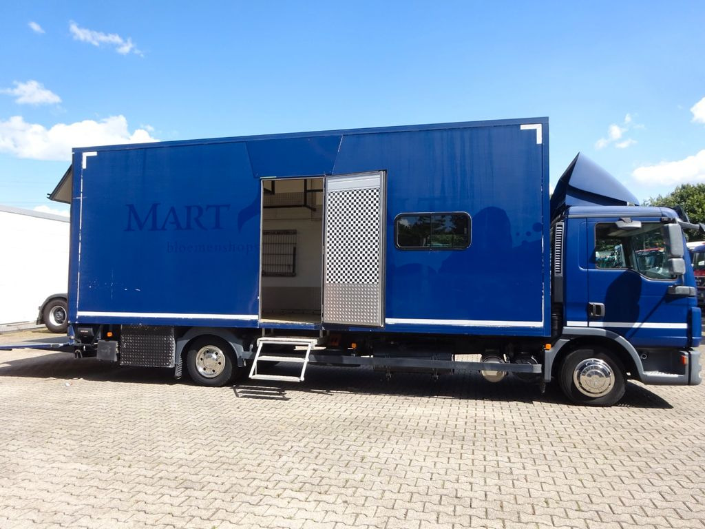 MAN 8.220 Koffer mit LBW als Wohnmobil ausgebaut 4x2 - Koffer LKW: das Bild 1 MAN 8.220 Koffer mit LBW als Wohnmobil ausgebaut 4x2 - Koffer LKW: das Bild 1
