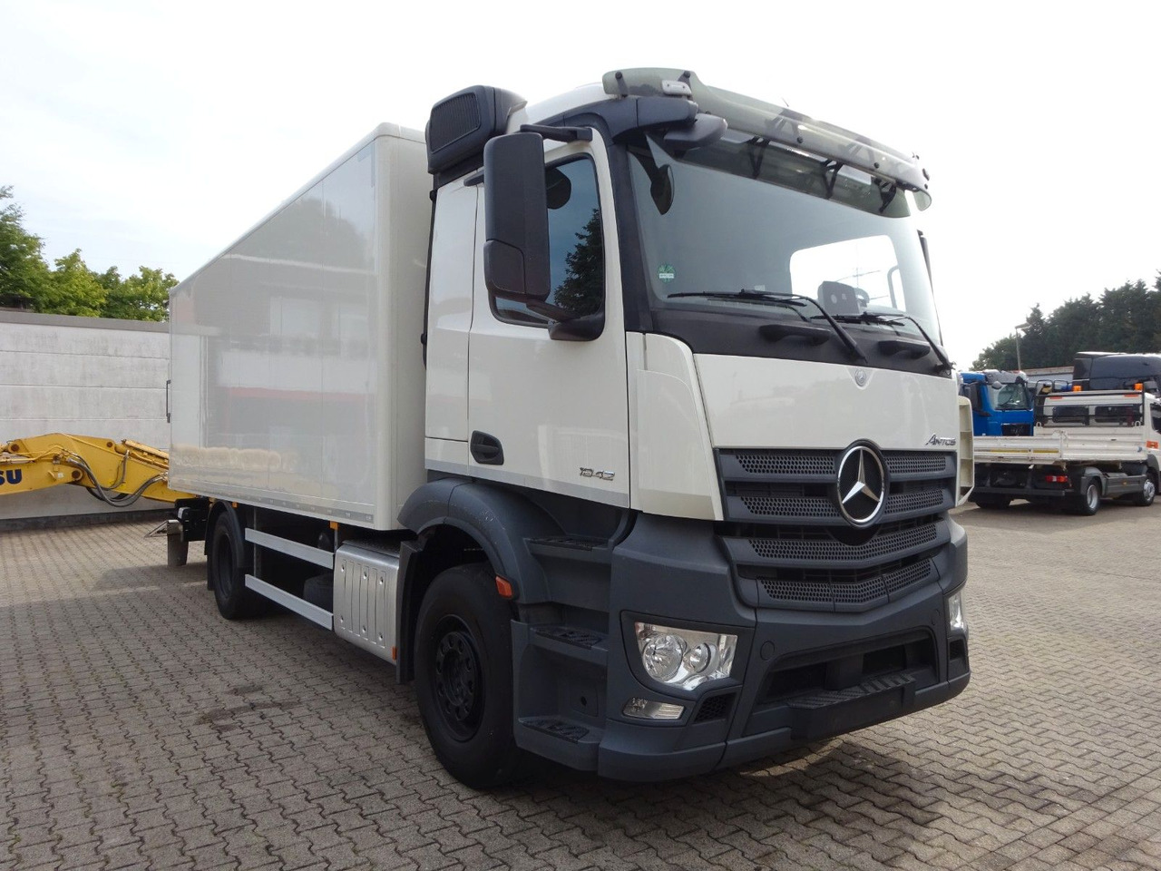 Mercedes-Benz 1842 Antos Koffer + BÄR Ladebordwand 4x2 - Koffer LKW: das Bild 1 Mercedes-Benz 1842 Antos Koffer + BÄR Ladebordwand 4x2 - Koffer LKW: das Bild 1