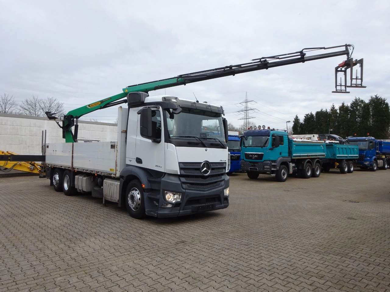 Mercedes-Benz 2543 Antos Baustoff +PK 26001 bis 20 m Auslage Mercedes-Benz 2543 Antos Baustoff +PK 26001 bis 20 m Auslage - Autokran, Pritsche LKW: das Bild 2 Mercedes-Benz 2543 Antos Baustoff +PK 26001 bis 20 m Auslage Mercedes-Benz 2543 Antos Baustoff +PK 26001 bis 20 m Auslage - Autokran, Pritsche LKW: das Bild 2