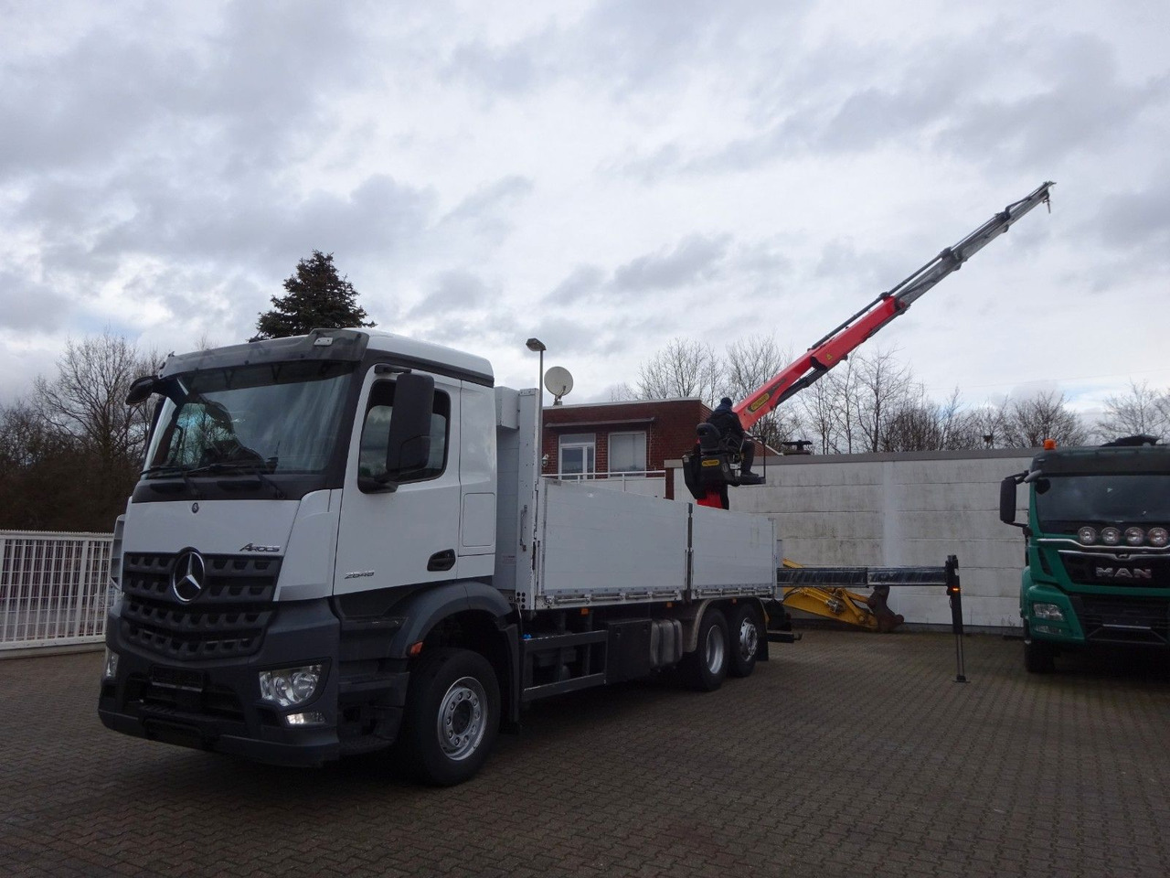 Mercedes-Benz 2648 Baustoffpritsche + PK 23001 TEC3 Kran Mercedes-Benz 2648 Baustoffpritsche + PK 23001 TEC3 Kran - Pritsche LKW: das Bild 3 Mercedes-Benz 2648 Baustoffpritsche + PK 23001 TEC3 Kran Mercedes-Benz 2648 Baustoffpritsche + PK 23001 TEC3 Kran - Pritsche LKW: das Bild 3