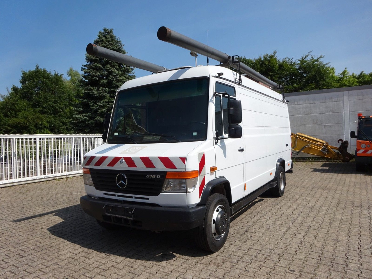 Mercedes-Benz 616D Vario Kastenwagen 4x2 - Kastenwagen: das Bild 1 Mercedes-Benz 616D Vario Kastenwagen 4x2 - Kastenwagen: das Bild 1