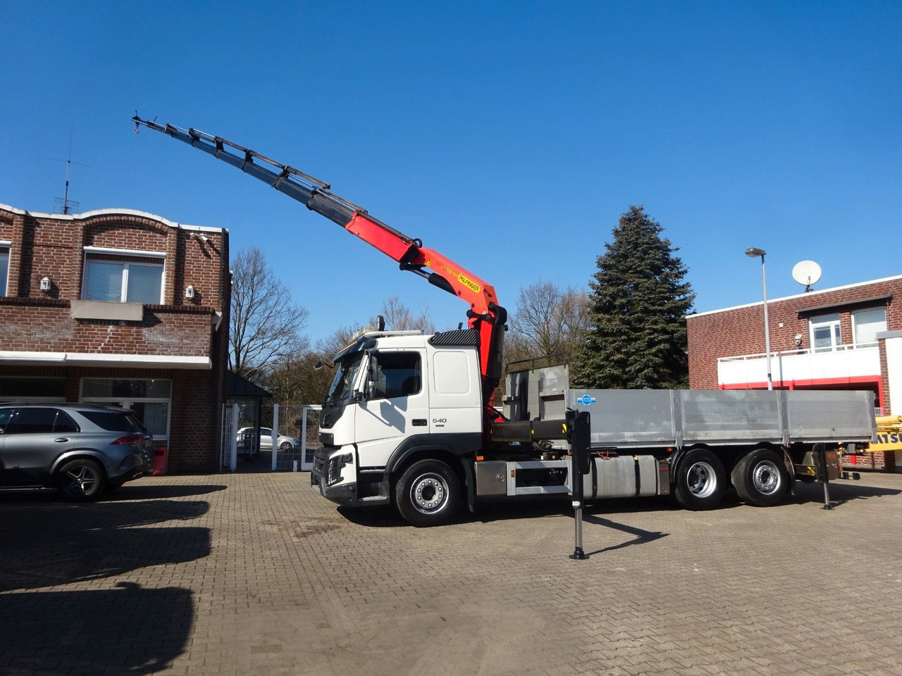 Volvo FMX 540 Pritsche + PK 33002 Kran 6x2 - Autokran: das Bild 4 Volvo FMX 540 Pritsche + PK 33002 Kran 6x2 - Autokran: das Bild 4