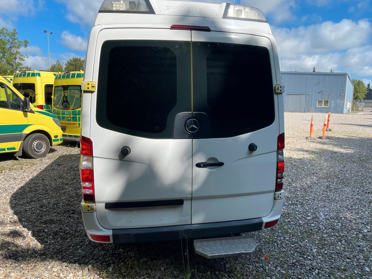 Mercedes-Benz Sprinter II Kasten 316 CDI Aut *Ambulance - Krankenwagen: das Bild 3 Mercedes-Benz Sprinter II Kasten 316 CDI Aut *Ambulance - Krankenwagen: das Bild 3