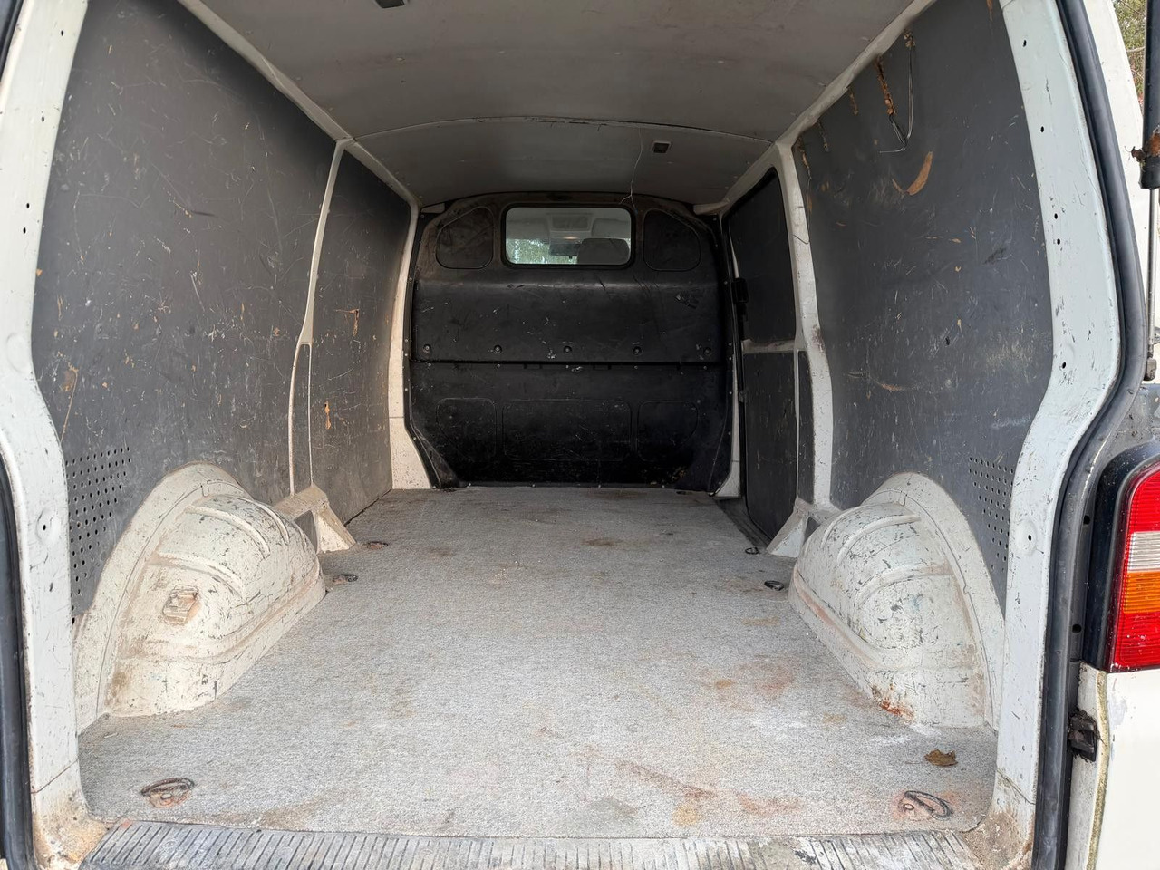 Kleintransporter Volkswagen T5 Transporter Kasten-Kombi Kasten Long: das Bild 21 Kleintransporter Volkswagen T5 Transporter Kasten-Kombi Kasten Long: das Bild 21