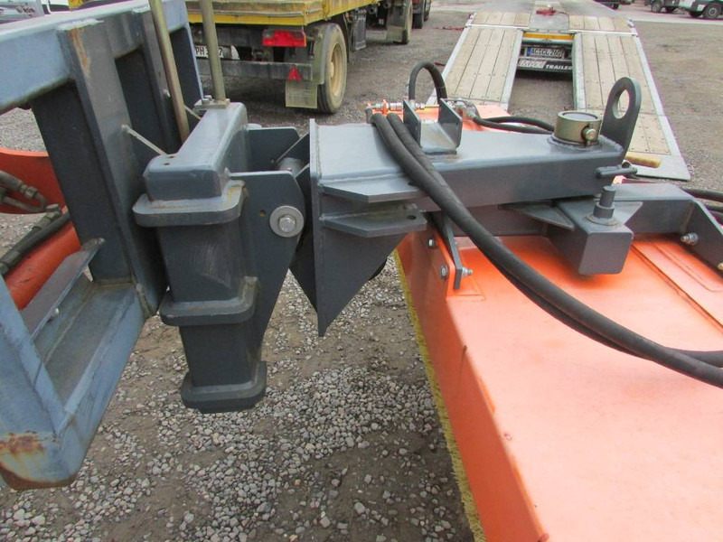Tuchel Profi 600-230 Kehrbesen / 6.500 EUR - Anbauteil für Baumaschine: das Bild 4 Tuchel Profi 600-230 Kehrbesen / 6.500 EUR - Anbauteil für Baumaschine: das Bild 4