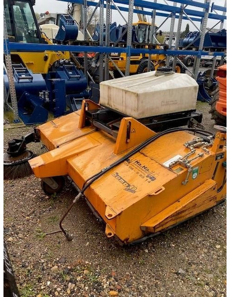 Bema 40 Classic 2050 Kehrbesen 2.200 EUR - Kehrbesen für Baumaschine: das Bild 4 Bema 40 Classic 2050 Kehrbesen 2.200 EUR - Kehrbesen für Baumaschine: das Bild 4