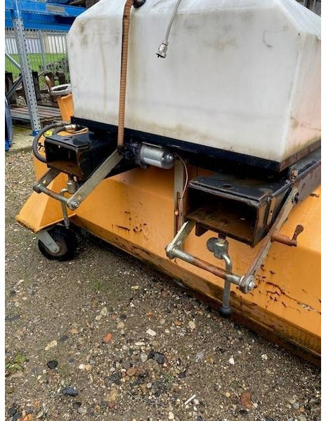 Bema 40 Classic 2050 Kehrbesen 2.200 EUR - Kehrbesen für Baumaschine: das Bild 3 Bema 40 Classic 2050 Kehrbesen 2.200 EUR - Kehrbesen für Baumaschine: das Bild 3