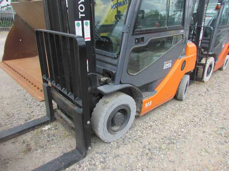 Toyota 02-8 FGF 25 Tonero 25 Gas Stapler 7.500 EUR - Treibgasstapler: das Bild 2 Toyota 02-8 FGF 25 Tonero 25 Gas Stapler 7.500 EUR - Treibgasstapler: das Bild 2