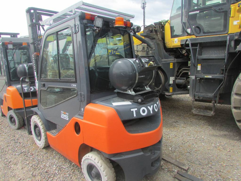 Toyota 02-8 FGF 25 Tonero 25 Gas Stapler 7.500 EUR - Treibgasstapler: das Bild 2 Toyota 02-8 FGF 25 Tonero 25 Gas Stapler 7.500 EUR - Treibgasstapler: das Bild 2
