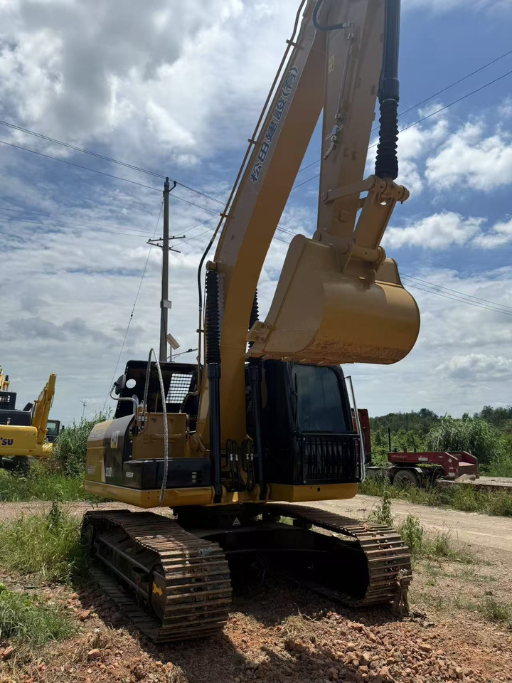 CAT 320D2 - Kettenbagger: das Bild 3 CAT 320D2 - Kettenbagger: das Bild 3