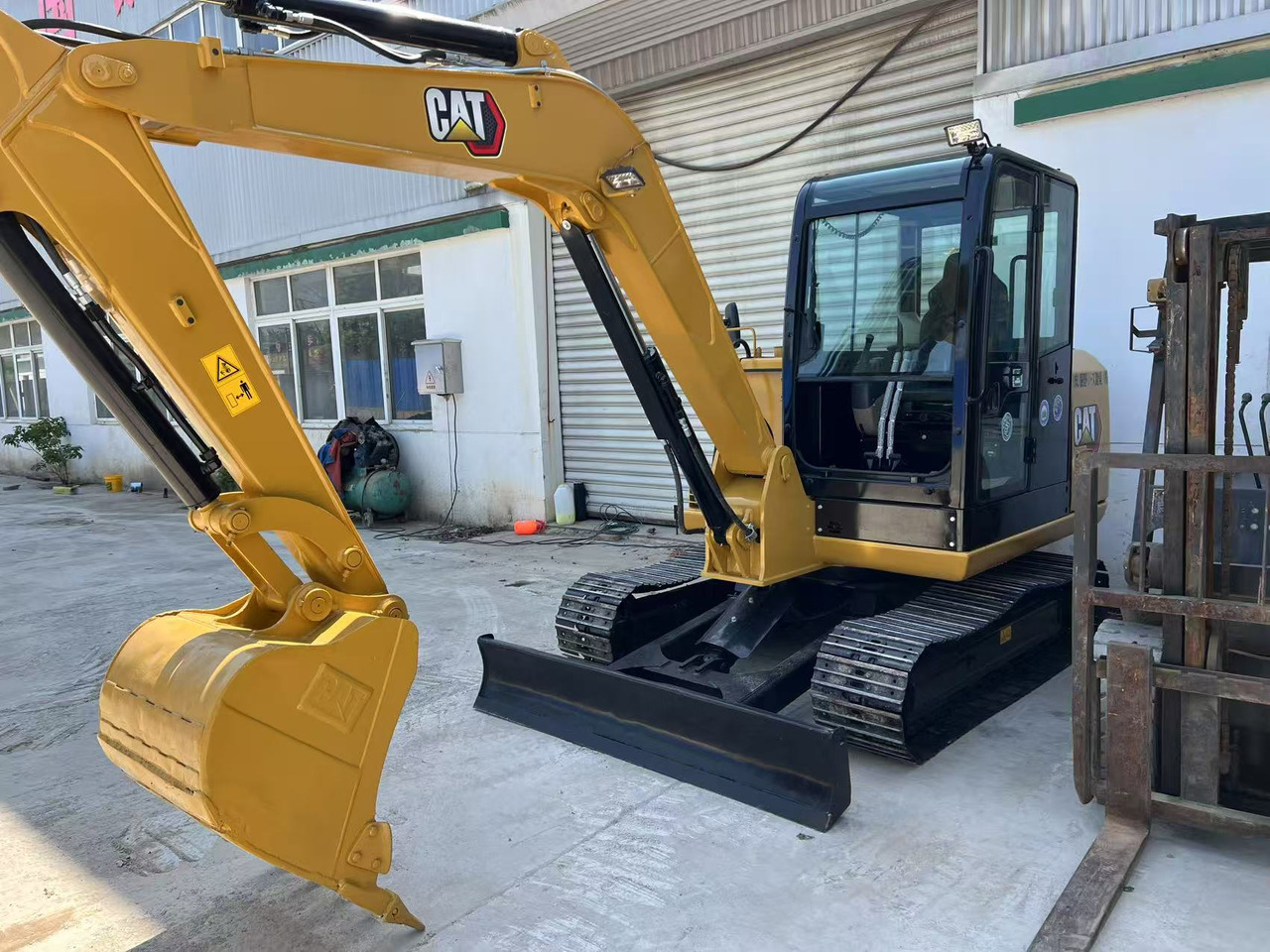 CATERPILLAR 305.5E2 - Minibagger: das Bild 3 CATERPILLAR 305.5E2 - Minibagger: das Bild 3