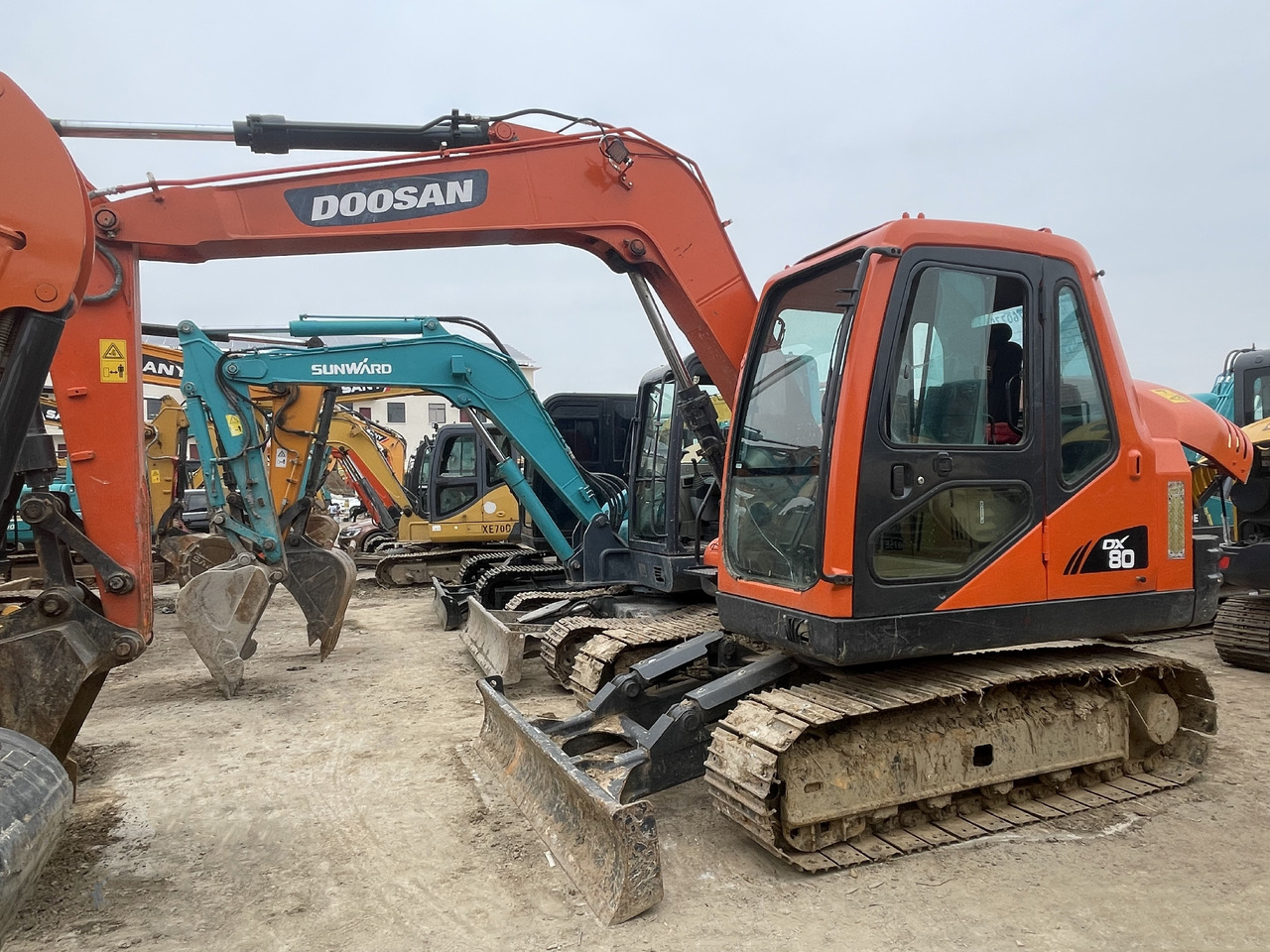 DOOSAN DX80 - Kettenbagger: das Bild 1 DOOSAN DX80 - Kettenbagger: das Bild 1