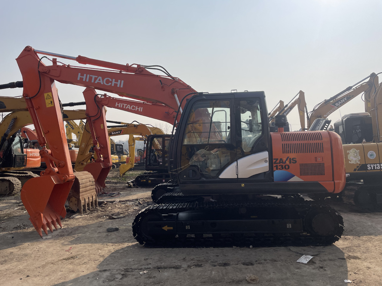 HITACHI ZX130 - Kettenbagger: das Bild 1 HITACHI ZX130 - Kettenbagger: das Bild 1