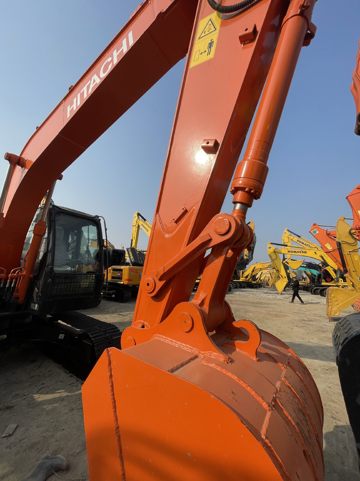 HITACHI ZX130 - Kettenbagger: das Bild 5 HITACHI ZX130 - Kettenbagger: das Bild 5