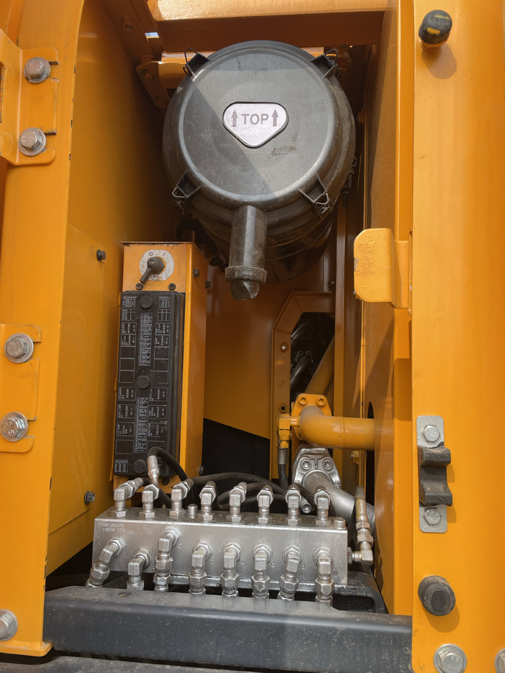 Hyundai R220LC-9S - Kettenbagger: das Bild 3 Hyundai R220LC-9S - Kettenbagger: das Bild 3