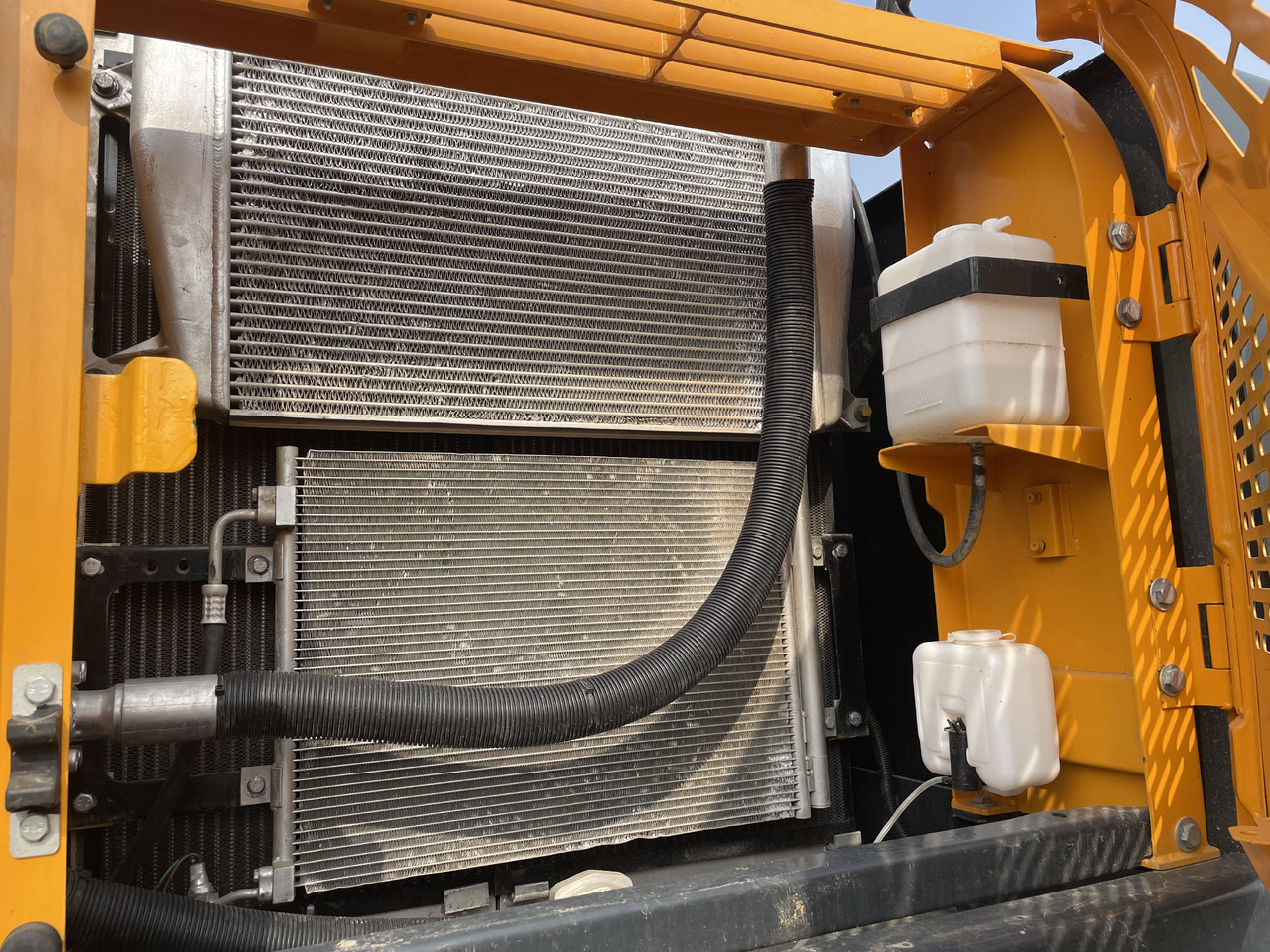 Hyundai R220LC-9S - Kettenbagger: das Bild 2 Hyundai R220LC-9S - Kettenbagger: das Bild 2