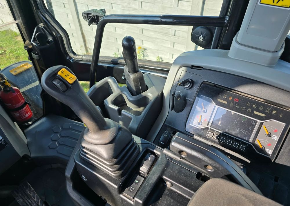 Caterpillar - Baggerlader: das Bild 5 Caterpillar - Baggerlader: das Bild 5