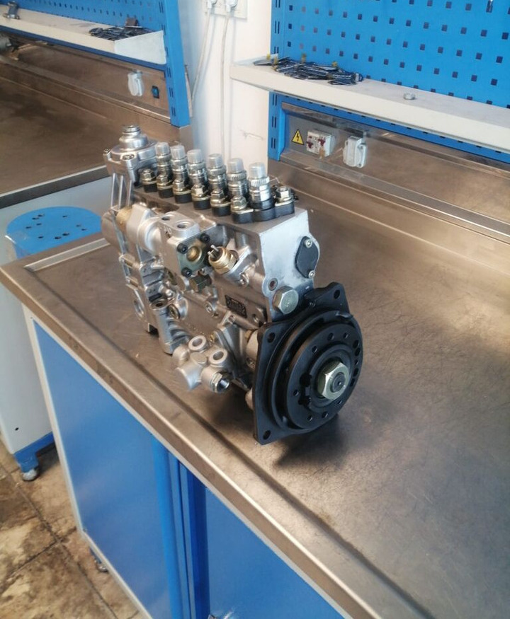 Bosch EXCHANGE A0250745702 Mercedes-Benz . truck - Kraftstoffpumpe für LKW: das Bild 1 Bosch EXCHANGE A0250745702 Mercedes-Benz . truck - Kraftstoffpumpe für LKW: das Bild 1