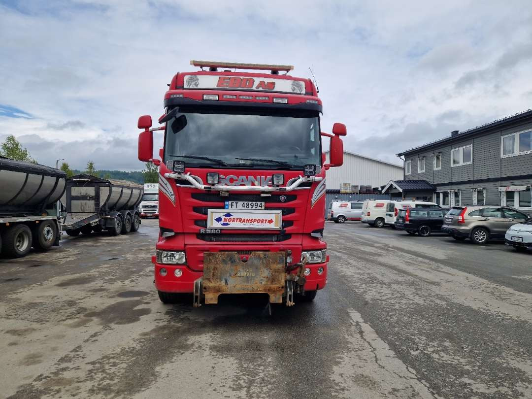 Scania R580 Brøytebil med sideplog og hydraulisk saltsystem - Abrollkipper: das Bild 1 Scania R580 Brøytebil med sideplog og hydraulisk saltsystem - Abrollkipper: das Bild 1