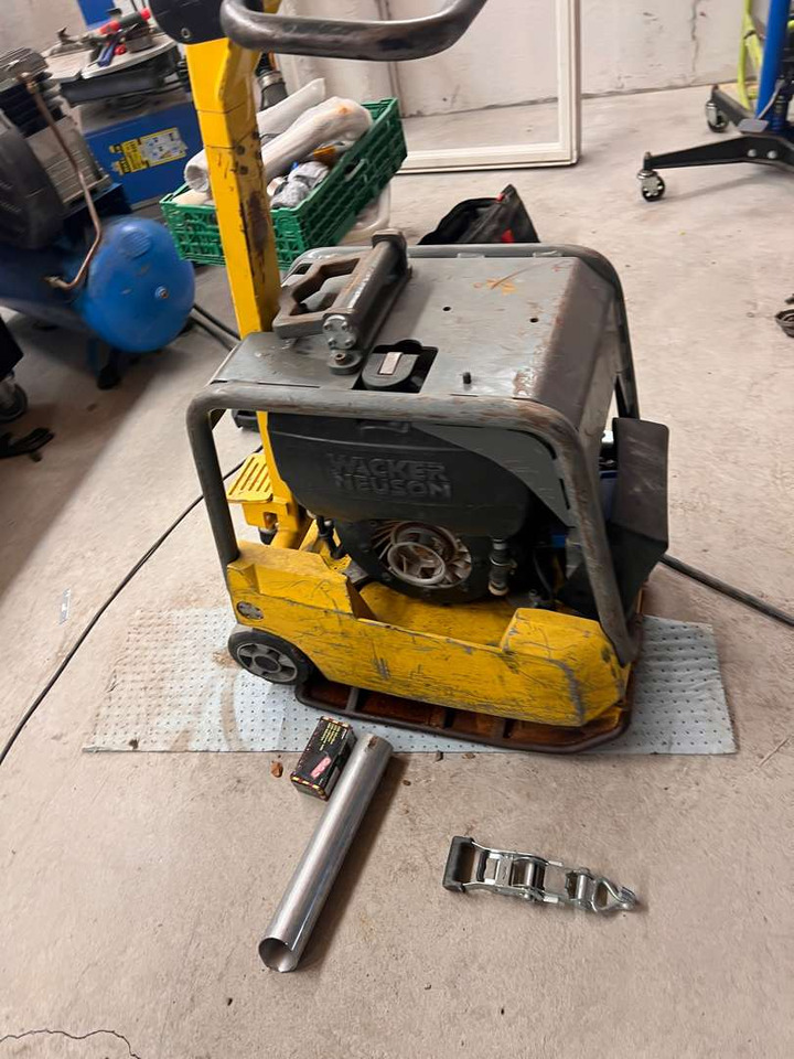 Wacker Neuson 1B30-2 vibroplate 1B30-2 (rep.-objekt) - Werkzeug/ Gerät: das Bild 2 Wacker Neuson 1B30-2 vibroplate 1B30-2 (rep.-objekt) - Werkzeug/ Gerät: das Bild 2