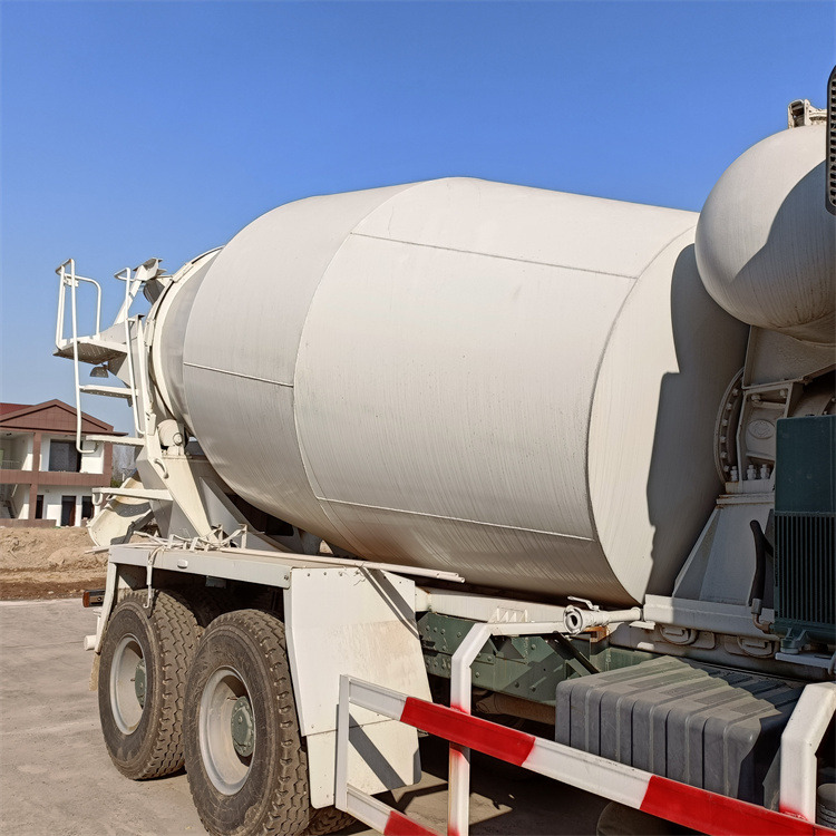 SINOTRUCK HOWO - Fahrmischer: das Bild 3 SINOTRUCK HOWO - Fahrmischer: das Bild 3