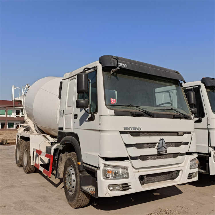 SINOTRUCK HOWO - Fahrmischer: das Bild 2 SINOTRUCK HOWO - Fahrmischer: das Bild 2