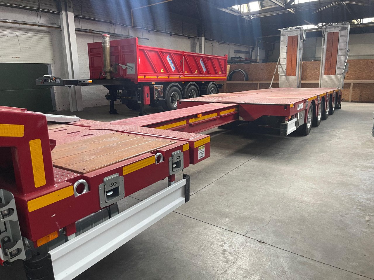 LIDER 4 assige semi-trailer - Tieflader Auflieger: das Bild 2 LIDER 4 assige semi-trailer - Tieflader Auflieger: das Bild 2