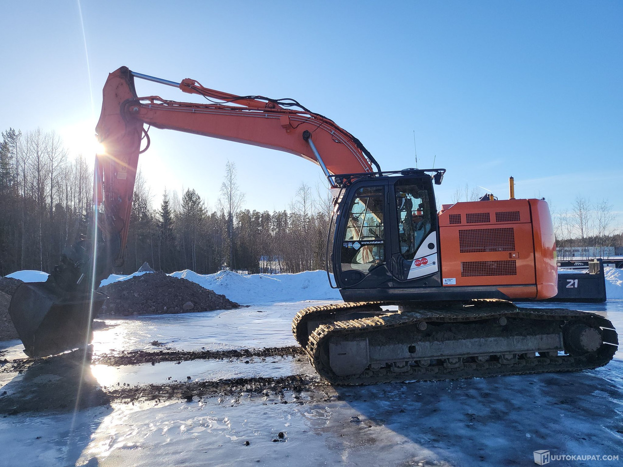 Hitachi ZX225USRLC- 6, 2017, Mäntsälä - Kettenbagger: das Bild 1 Hitachi ZX225USRLC- 6, 2017, Mäntsälä - Kettenbagger: das Bild 1