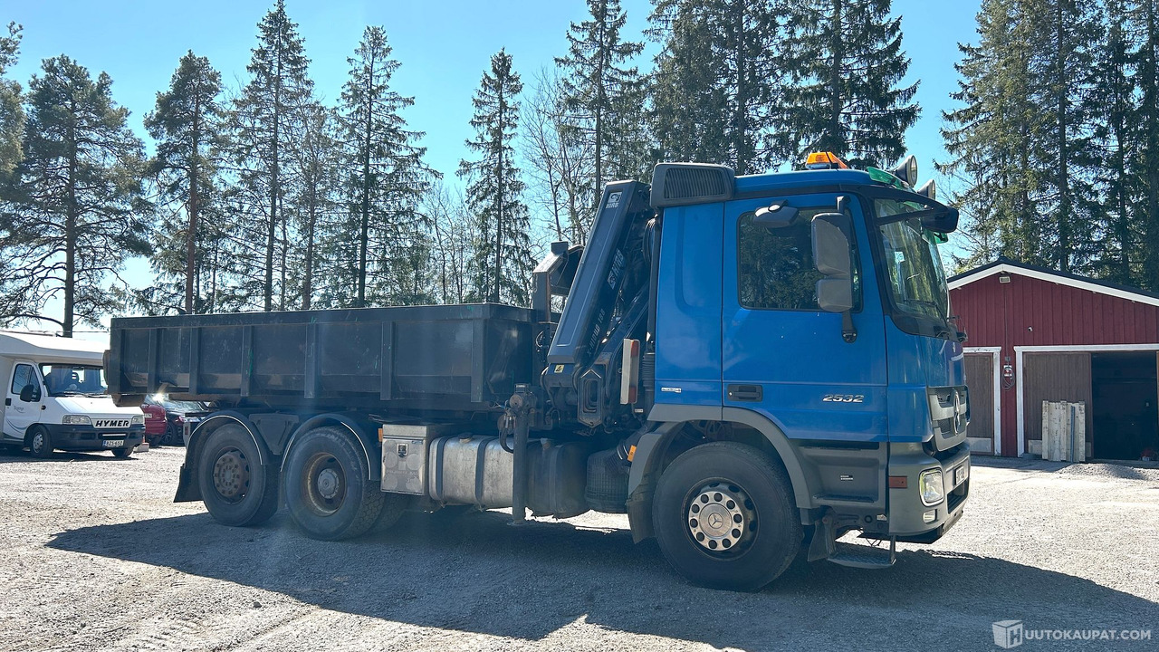 Kuorma-auto Mercedes-Benz Actros 2532, vm. 2009, kympitetty pilkki ja vaijerilaitteet, Lieto - Abrollkipper, Autokran: das Bild 5 Kuorma-auto Mercedes-Benz Actros 2532, vm. 2009, kympitetty pilkki ja vaijerilaitteet, Lieto - Abrollkipper, Autokran: das Bild 5