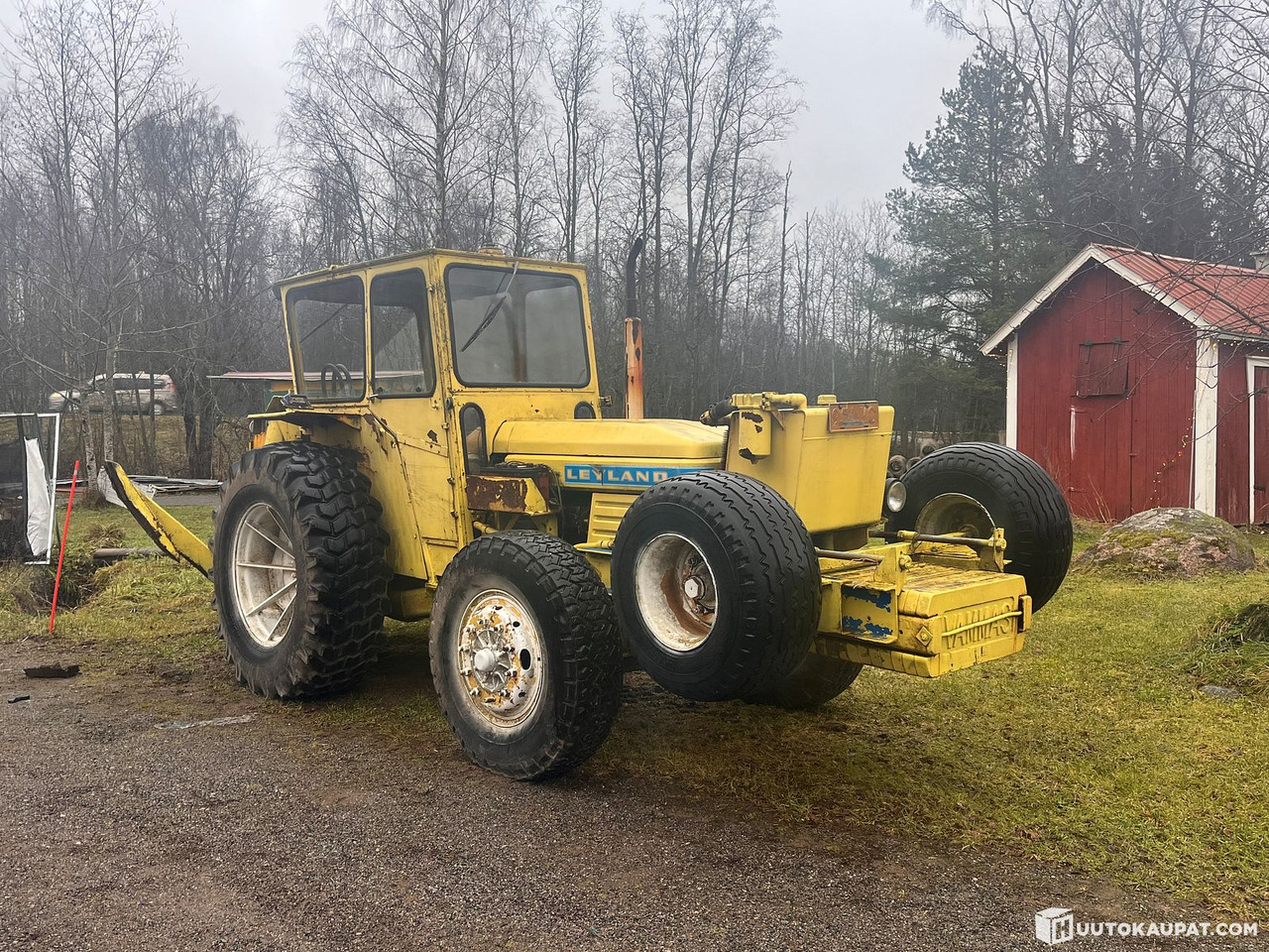 Leyland, Vammas Kersantti, tractor excavator with three buckets and tracks, 1972, Hämeenlinna - Landmaschine: das Bild 3 Leyland, Vammas Kersantti, tractor excavator with three buckets and tracks, 1972, Hämeenlinna - Landmaschine: das Bild 3