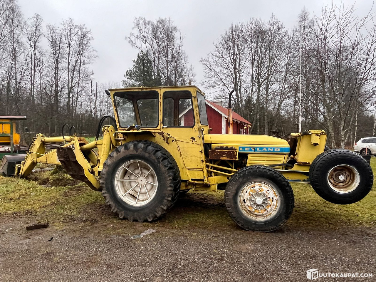 Leyland, Vammas Kersantti, tractor excavator with three buckets and tracks, 1972, Hämeenlinna - Landmaschine: das Bild 1 Leyland, Vammas Kersantti, tractor excavator with three buckets and tracks, 1972, Hämeenlinna - Landmaschine: das Bild 1