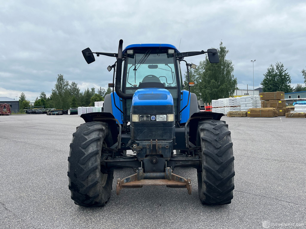New Holland TM155, traktori etunostolaitteeella, 2004,, Salo - Landmaschine: das Bild 2 New Holland TM155, traktori etunostolaitteeella, 2004,, Salo - Landmaschine: das Bild 2
