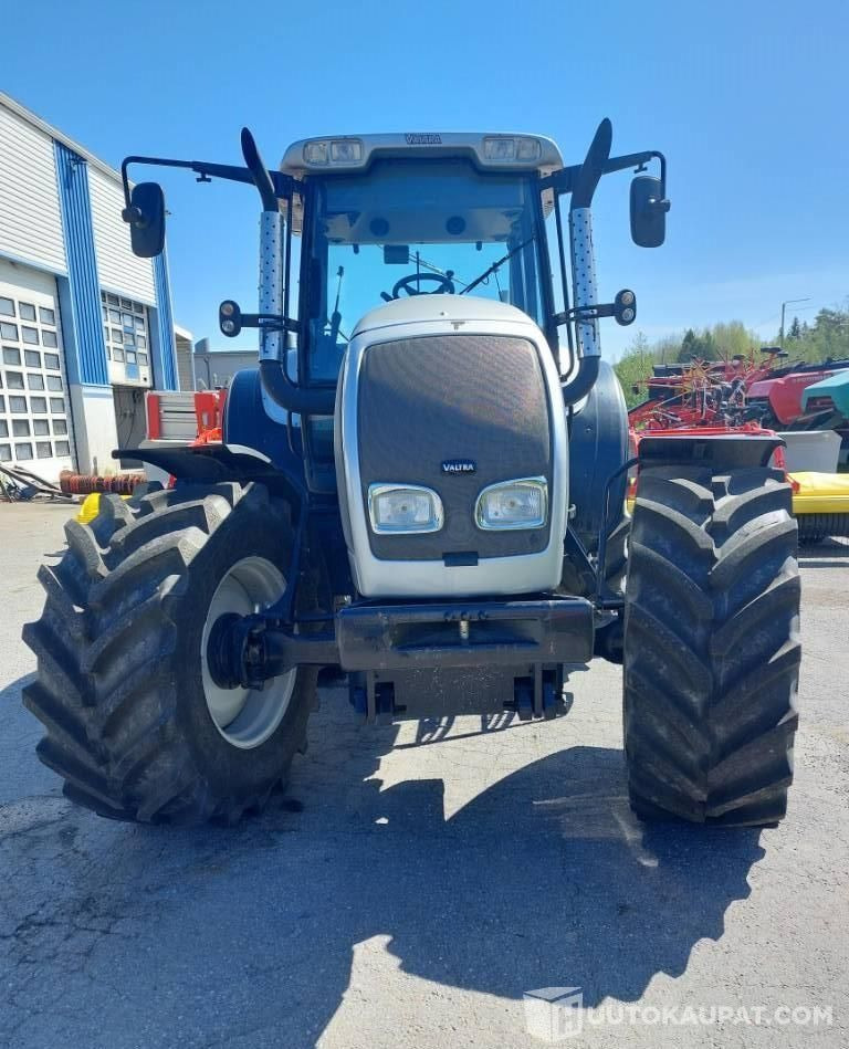 Valtra M 120 E, VAIN 2932 h, Okraspecial, 2004, Kokkola - Landmaschine: das Bild 4 Valtra M 120 E, VAIN 2932 h, Okraspecial, 2004, Kokkola - Landmaschine: das Bild 4
