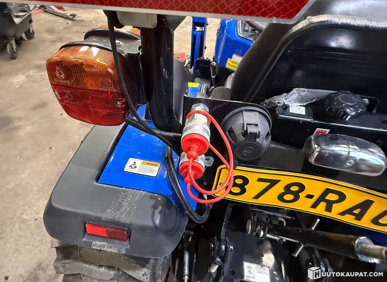 Solis 26 4WD 6+2 with front loader, 2023, 1.3 L, Diesel, 241 h, Helsinki - Kleintraktor: das Bild 5 Solis 26 4WD 6+2 with front loader, 2023, 1.3 L, Diesel, 241 h, Helsinki - Kleintraktor: das Bild 5