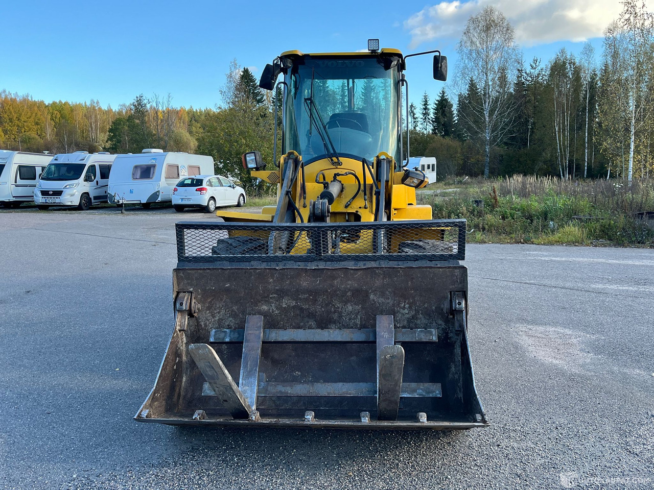 Volvo L35B Pro, pyöräkuormaaja avattavalla kauhalla ja piikeillä, 2005, Vihti - Radlader: das Bild 5 Volvo L35B Pro, pyöräkuormaaja avattavalla kauhalla ja piikeillä, 2005, Vihti - Radlader: das Bild 5