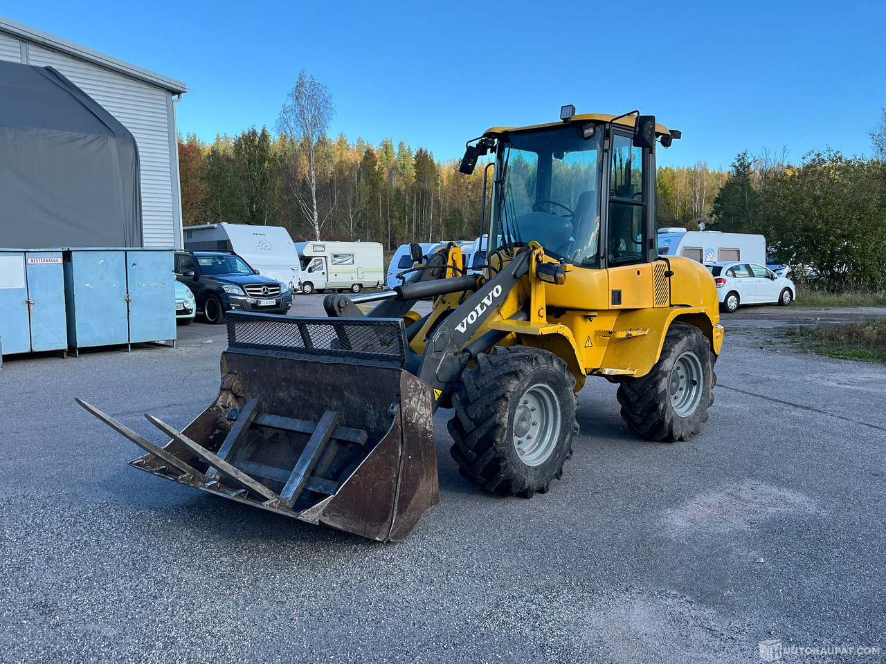 Volvo L35B Pro, pyöräkuormaaja avattavalla kauhalla ja piikeillä, 2005, Vihti - Radlader: das Bild 3 Volvo L35B Pro, pyöräkuormaaja avattavalla kauhalla ja piikeillä, 2005, Vihti - Radlader: das Bild 3