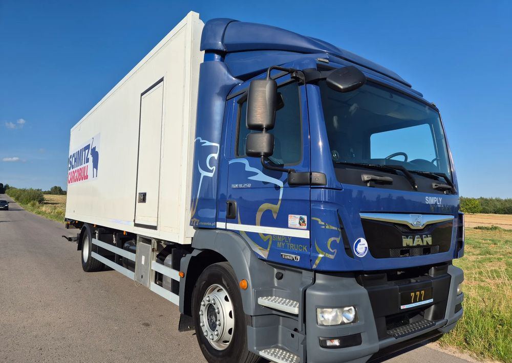 MAN TGM 18.250 Carrier 1950 D/E z Holandii / TOP STAN / 7.5m / 18 palet / winda + drzwi boczne / OKAZJA - Kühlkoffer LKW: das Bild 4 MAN TGM 18.250 Carrier 1950 D/E z Holandii / TOP STAN / 7.5m / 18 palet / winda + drzwi boczne / OKAZJA - Kühlkoffer LKW: das Bild 4