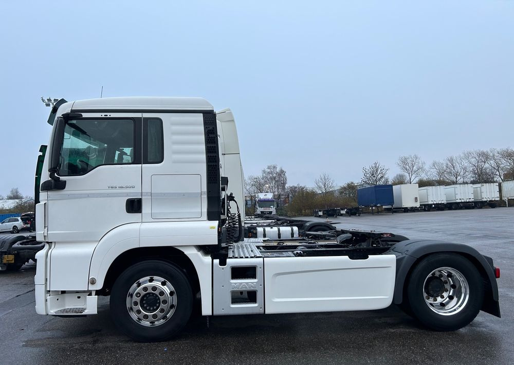 MAN TGS 18.500 TOP1 NAUKA JAZDY POLIFT ELKA AUTOMAT 4x2 STANDARD 315/70r22.5 SUPER STAN TGX 470 460 420 430 500 510 400 360 410 - Sattelzugmaschine: das Bild 3 MAN TGS 18.500 TOP1 NAUKA JAZDY POLIFT ELKA AUTOMAT 4x2 STANDARD 315/70r22.5 SUPER STAN TGX 470 460 420 430 500 510 400 360 410 - Sattelzugmaschine: das Bild 3