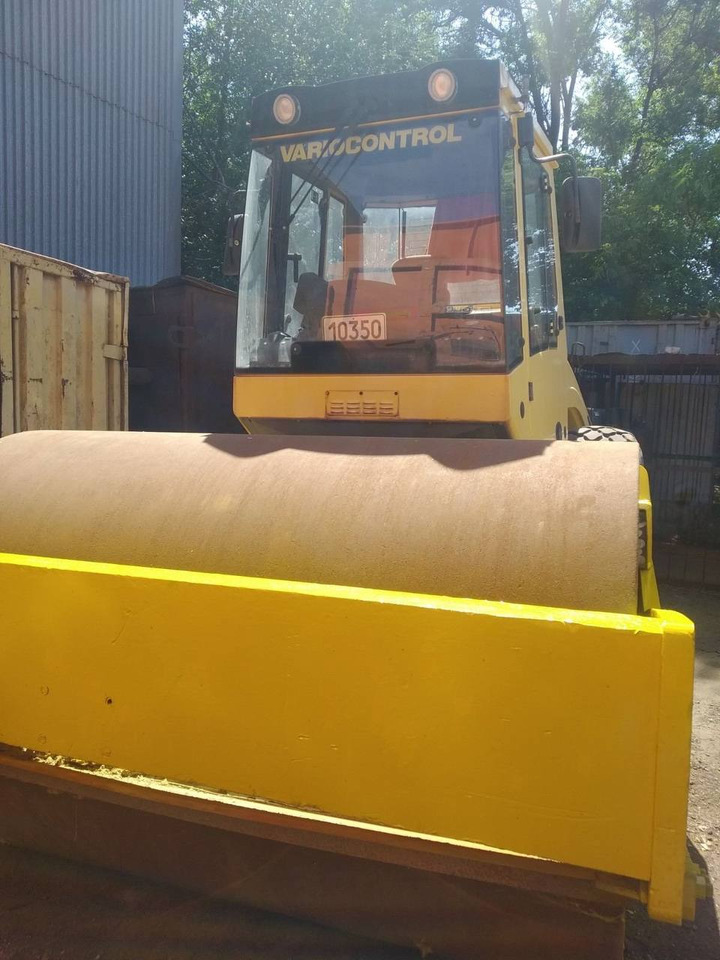 BOMAG BW 213 DH-4 - Walzenzug: das Bild 2 BOMAG BW 213 DH-4 - Walzenzug: das Bild 2
